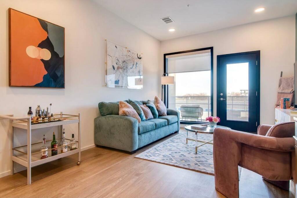 Stylish Downtown Condo W/ Pool & Parking 纳什维尔 外观 照片