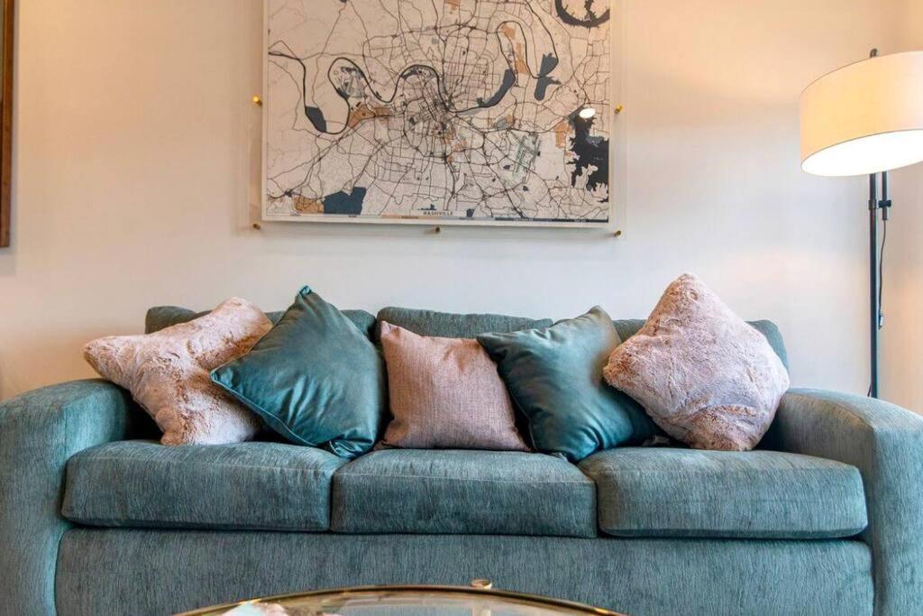 Stylish Downtown Condo W/ Pool & Parking 纳什维尔 外观 照片