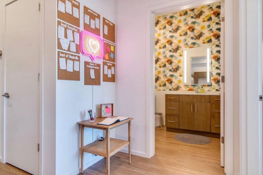 Stylish Downtown Condo W/ Pool & Parking 纳什维尔 外观 照片